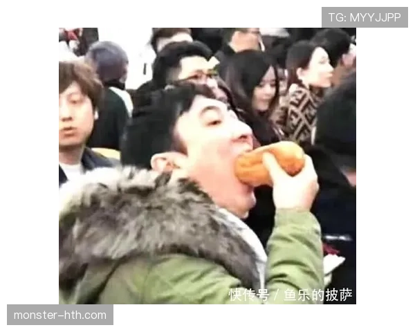 崔家溪这生活跟赛场上判若两人,平时居然这样插队买早餐? 崔家溪这生活跟赛场上判若两人,平时居然这样插队买早餐?